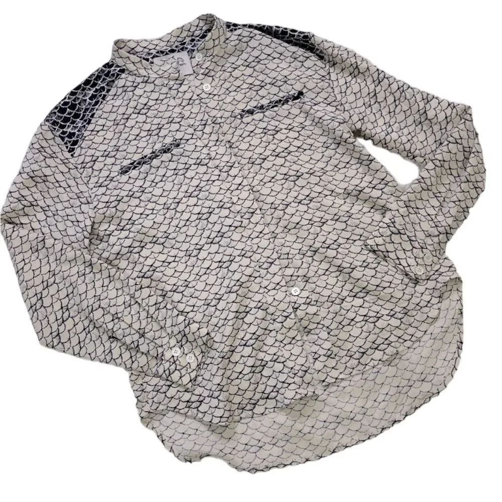 SEA Silk Button Down Blouse Scalloped Pattern - Picture 2 of 6